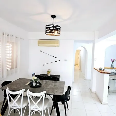 Apartament H&o Regina Seaside Nest Paphos