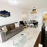 H&o Regina Seaside Nest * 파포스