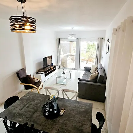 아파트 H&o Regina Seaside Nest 파포스