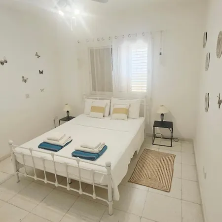 H&o Regina Seaside Nest * פאפוס
